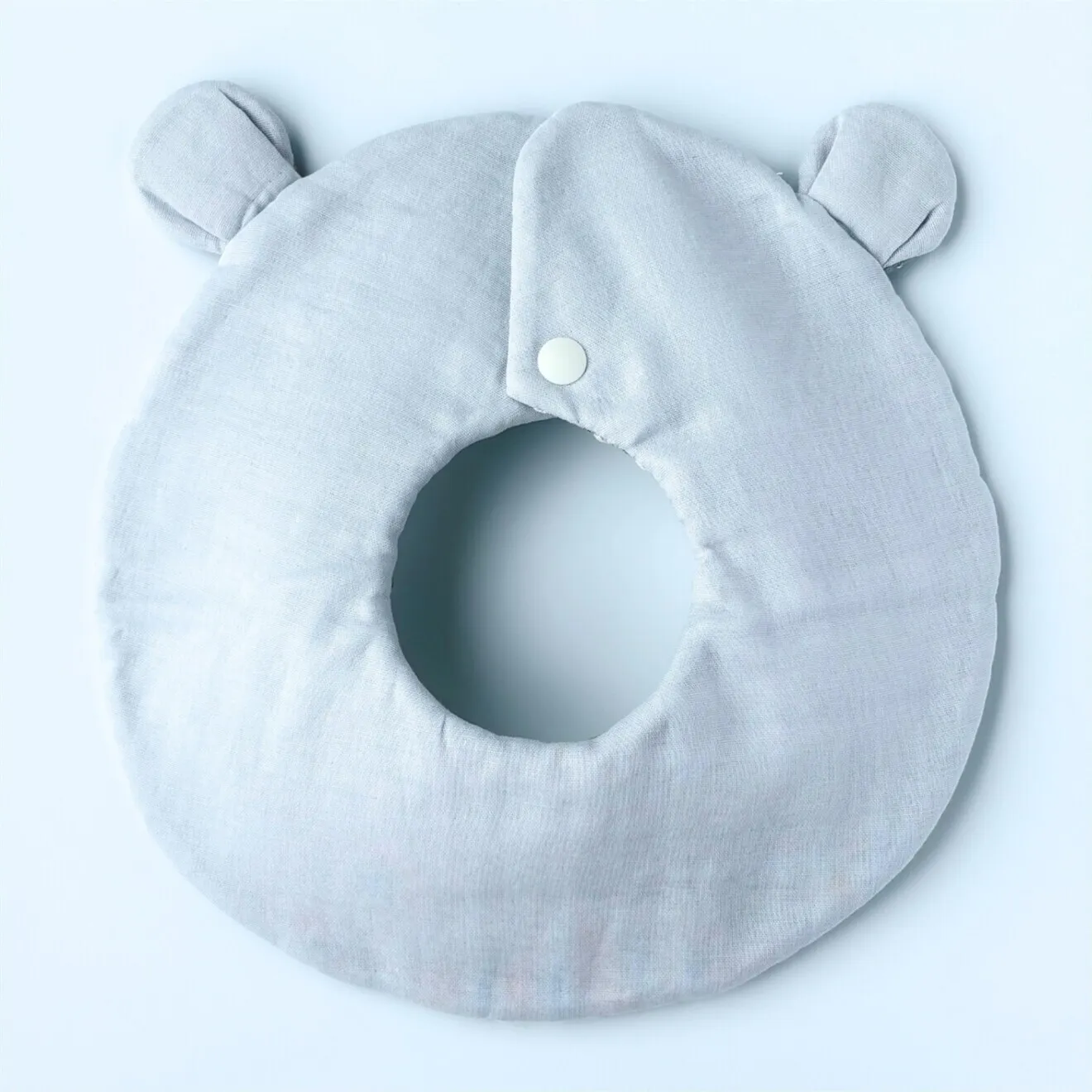 【ハンドメイド】くまみみスタイ🐻ブルーグレー×マーガレット刺繍｜出産祝い