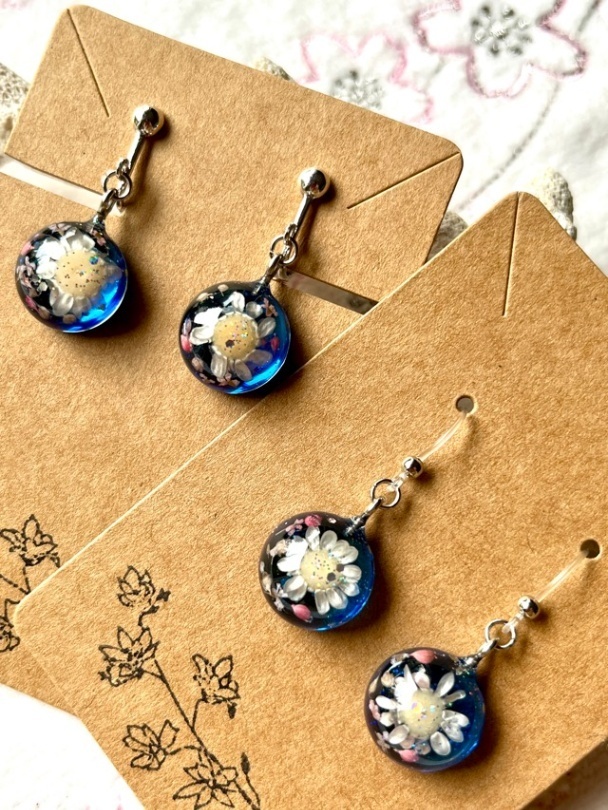 青✖️白花🩵🤍イヤリング／フックピアス【リベポ払い歓迎🎉】