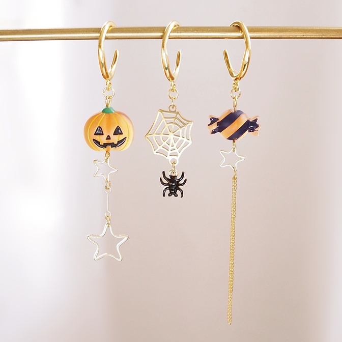 【3点セット・ピアス穴不要】ハロウィン＊かぼちゃ・蜘蛛の巣・キャンディの揺れるイヤーカフ（片耳用）