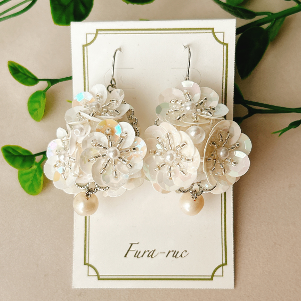 光を纏う/大人花嫁のブライダルピアス【クラシックホワイト】