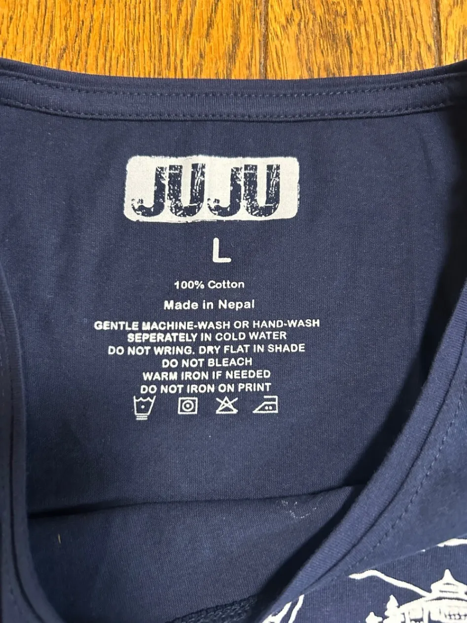 【ネパール製】JUJU Wears レディースTシャツ ネイビー L｜綿100％・ヒマラヤと寺院の絵