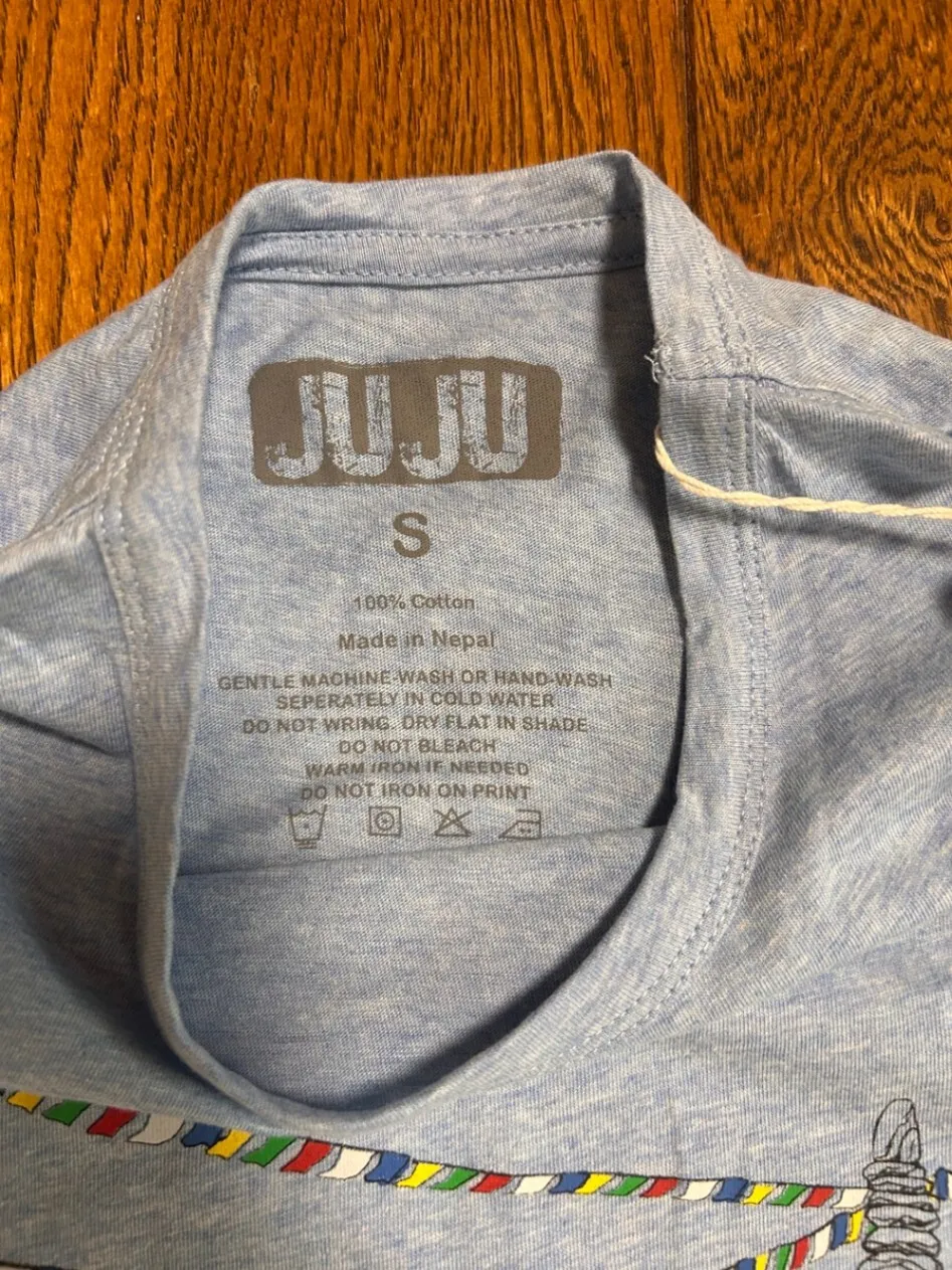 【ネパール製】JUJU Wears 男女兼用Tシャツ 杢ブルー S｜綿100％・祈りの旗と石積みの塔