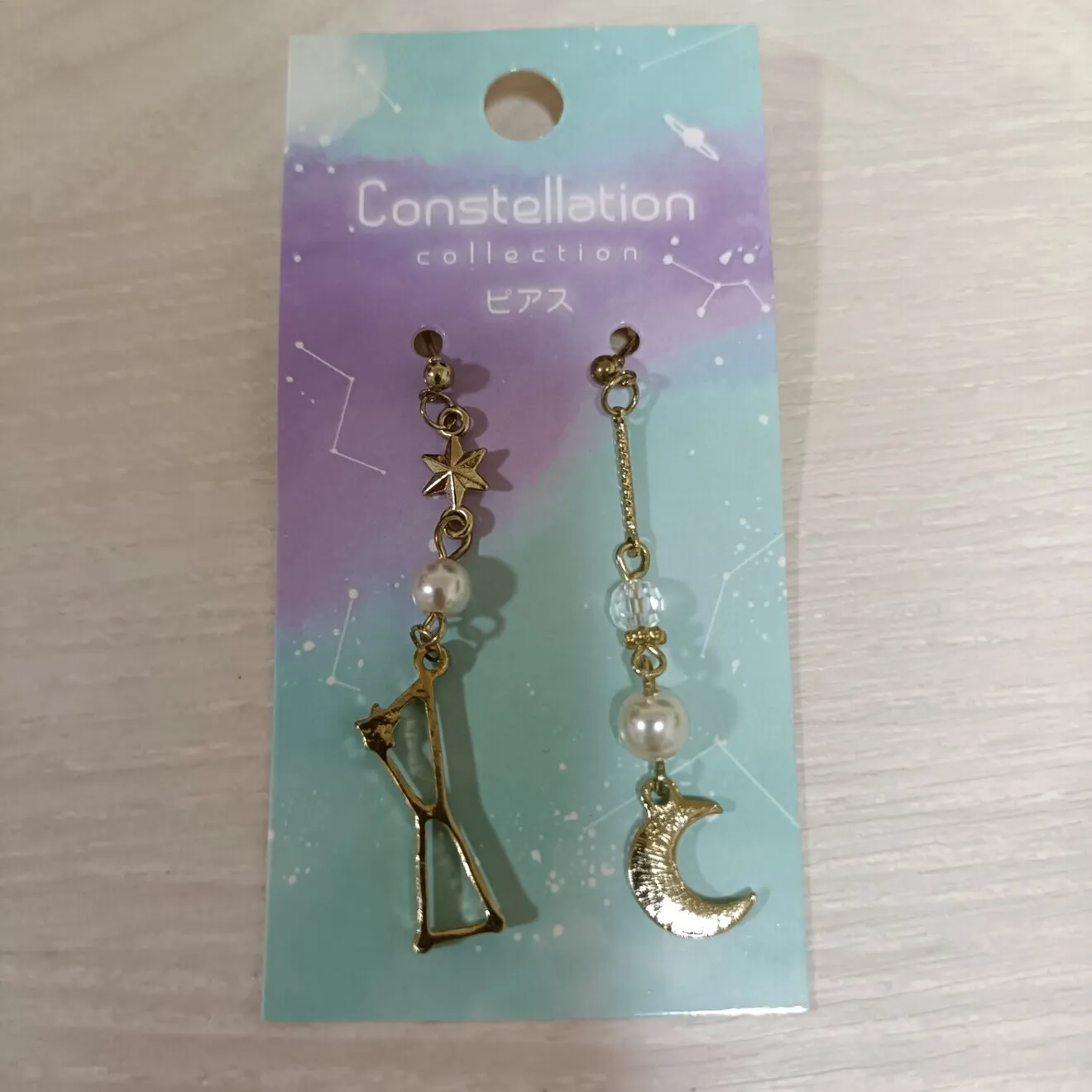 新品未使用 星座アシメデザインピアス 星座と月のピアス ゴールドカラー