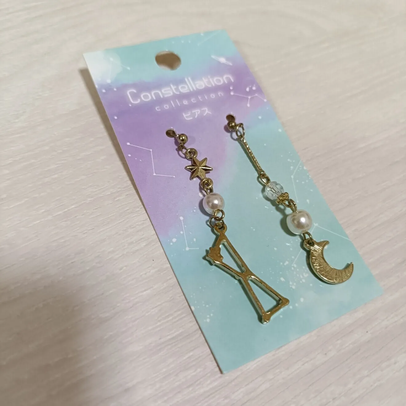 新品未使用 星座アシメデザインピアス 星座と月のピアス ゴールドカラー