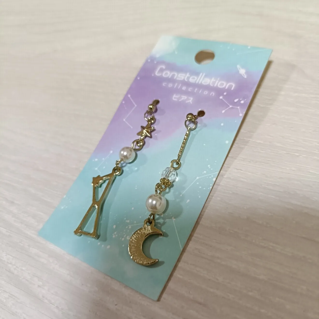 新品未使用 星座アシメデザインピアス 星座と月のピアス ゴールドカラー