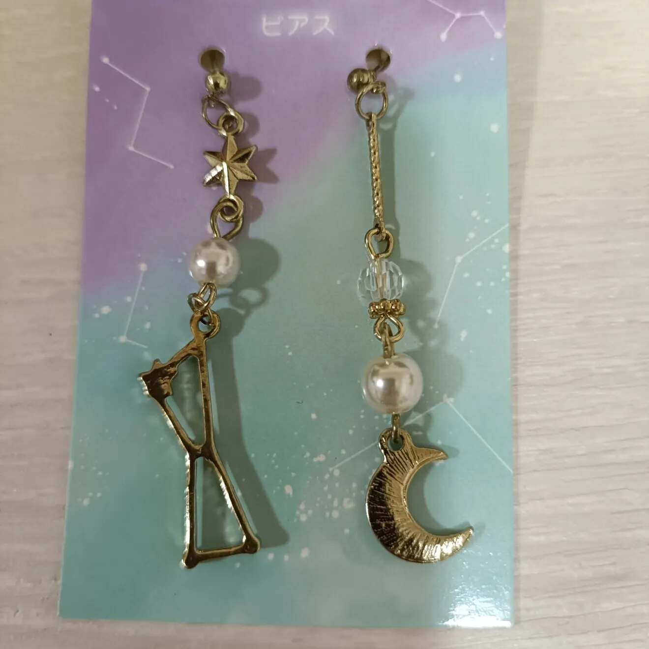 新品未使用 星座アシメデザインピアス 星座と月のピアス ゴールドカラー