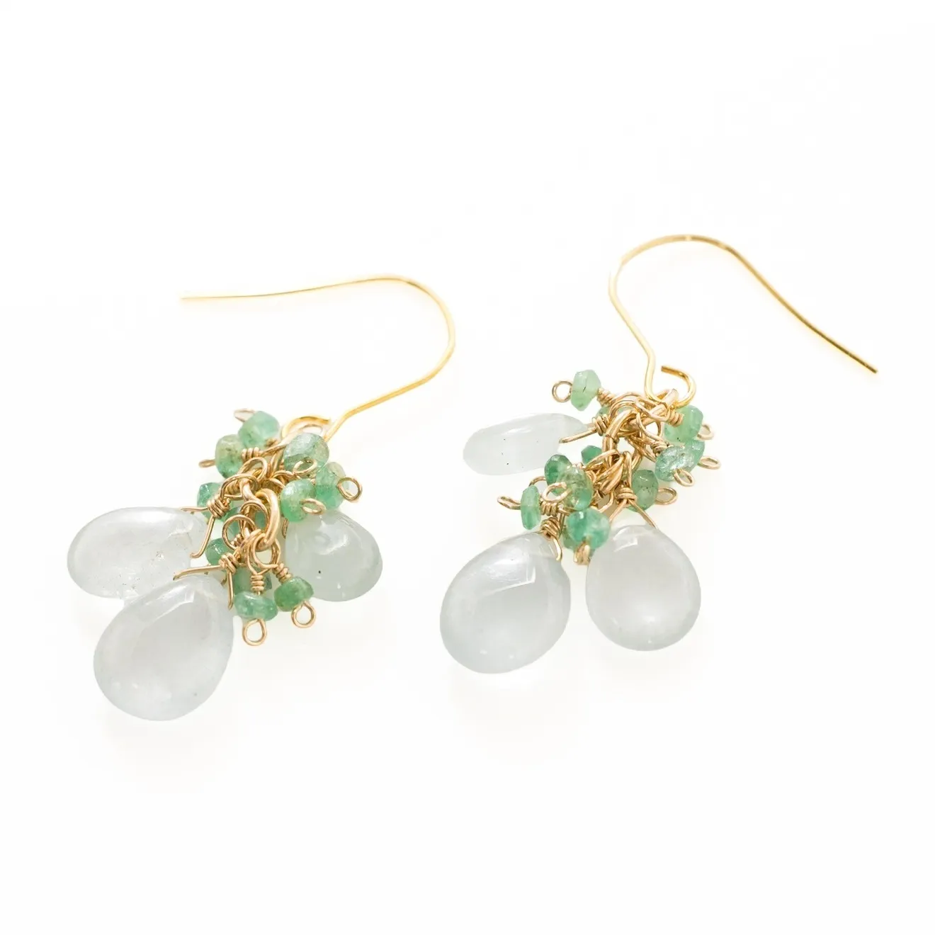 【ハンドメイド】アクアマリン エメラルド 揺れるピアス【戯れシリーズ】