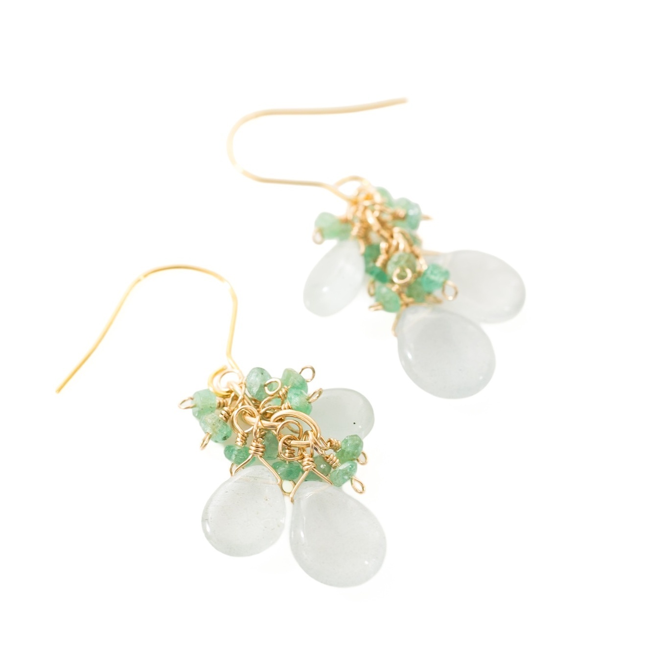 【ハンドメイド】アクアマリン エメラルド 揺れるピアス【戯れシリーズ】