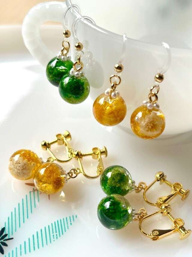 ドライフラワーボール🌸イヤリング／フックピアス【リベポ払い歓迎🎉】