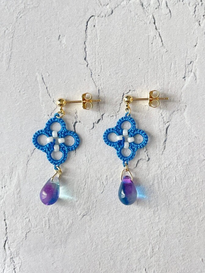 【ハンドメイド】爽やかな雨あがり　空色の小花ピアス