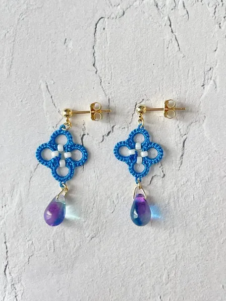 【ハンドメイド】爽やかな雨あがり　空色の小花ピアス