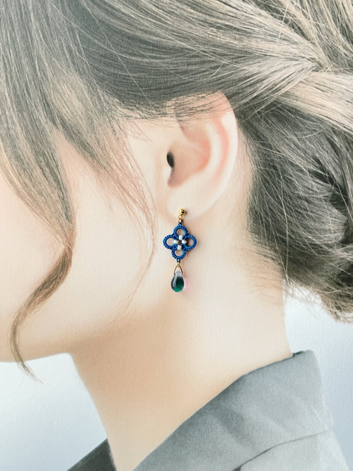 【ハンドメイド】爽やかな雨あがり　空色の小花ピアス