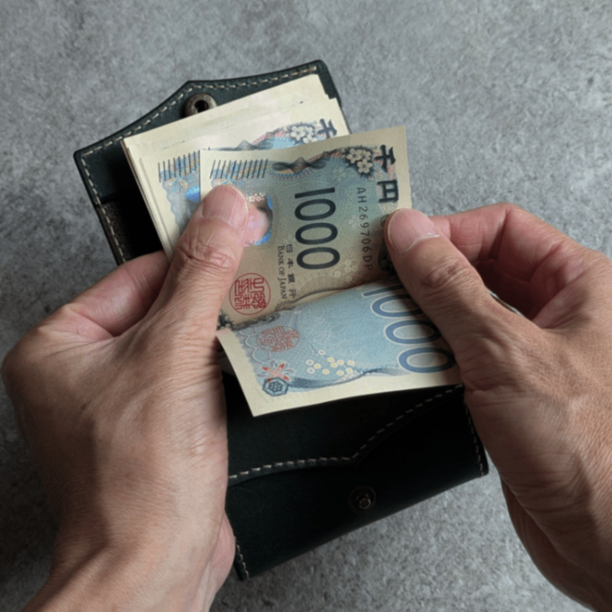 お札が折れない 手のひらサイズの本革財布 SwiftWallet | 経年変化を楽しむ ロロマレザー