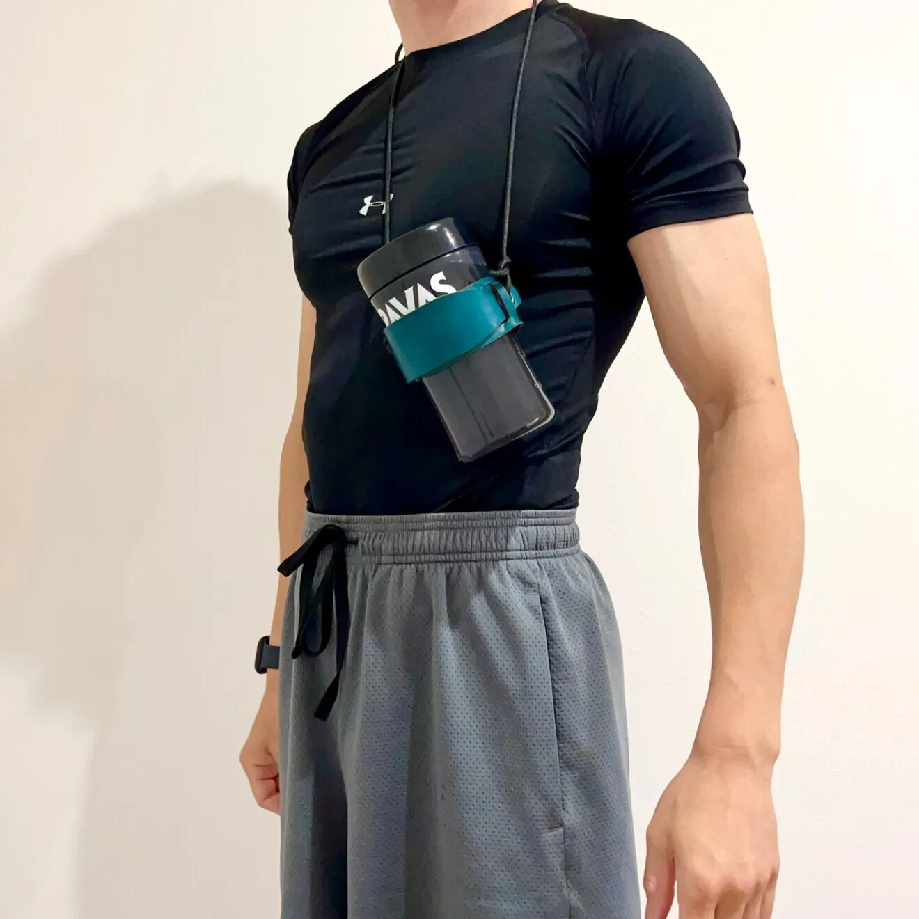 【ハンドメイド】小金持ち山を登る体づくりの相棒に｜本革シェーカーホルダー ザバス対応 パラコード付き