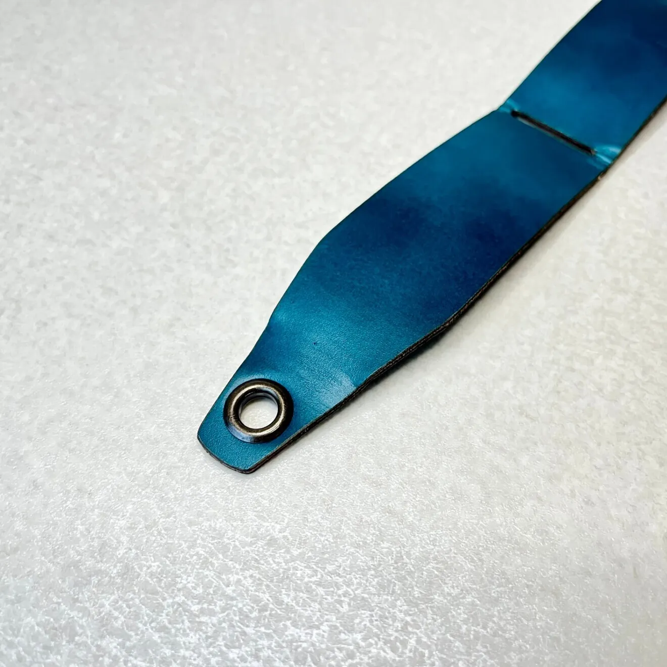 【ハンドメイド】小金持ち山を登る体づくりの相棒に｜本革シェーカーホルダー ザバス対応 パラコード付き