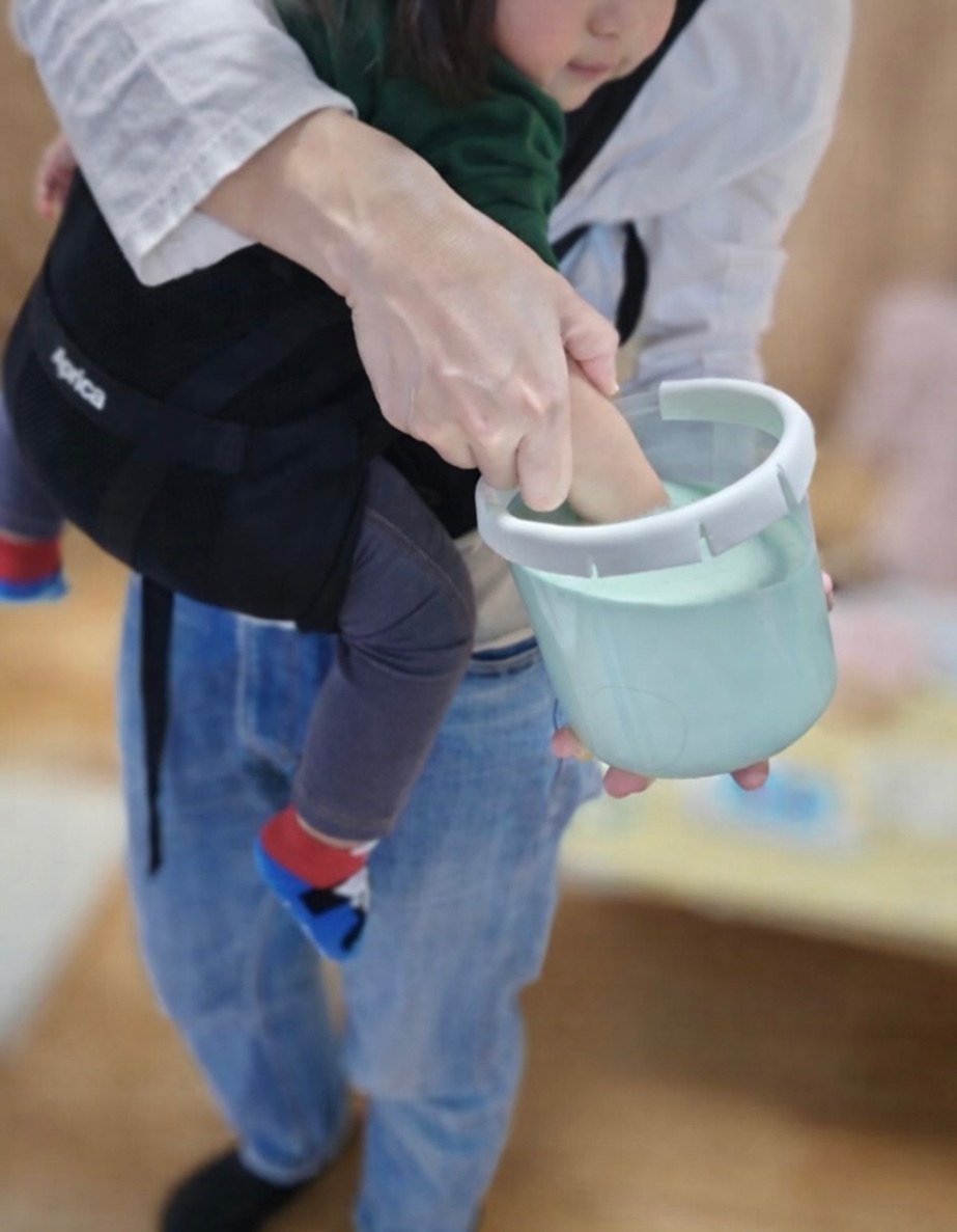おうちでつくる 赤ちゃんの360°立体手型キット《材料・道具一式・飾りケース付》
　