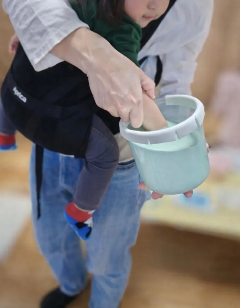 おうちでつくる 赤ちゃんの360°立体手型キット《材料・道具一式・飾りケース付》
　