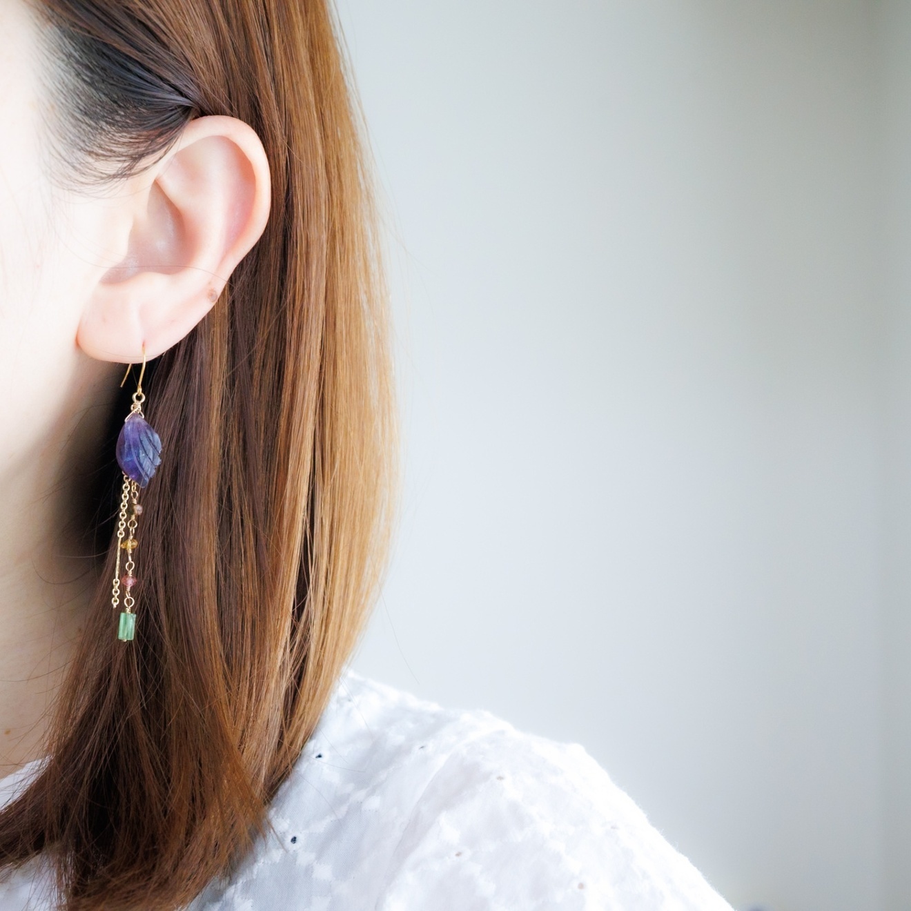 【ハンドメイド】フローライト トルマリン 羽モチーフ ロングピアス