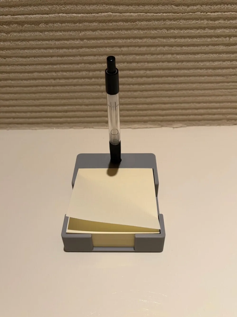 付箋紙／ブロックメモ　 7.5ｃｍ×7.5ｃｍサイズ用　収納ペンスタンド　＜４色展開＞