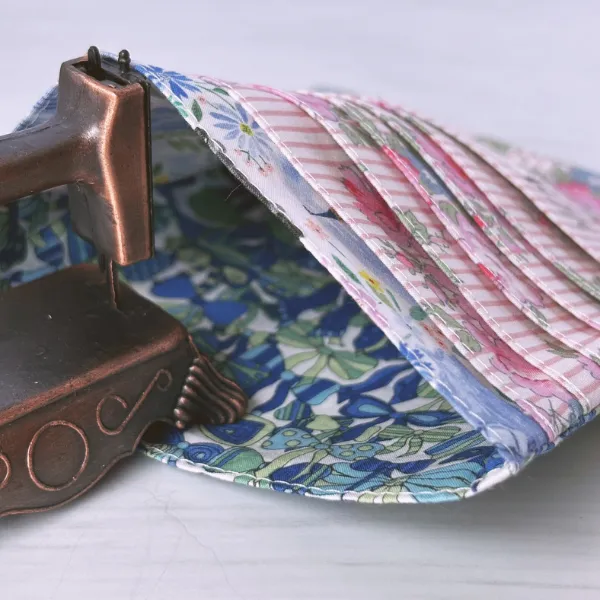 【ハンドメイド】リバティプリント　タナローン　カードケース　ポケットサイズ