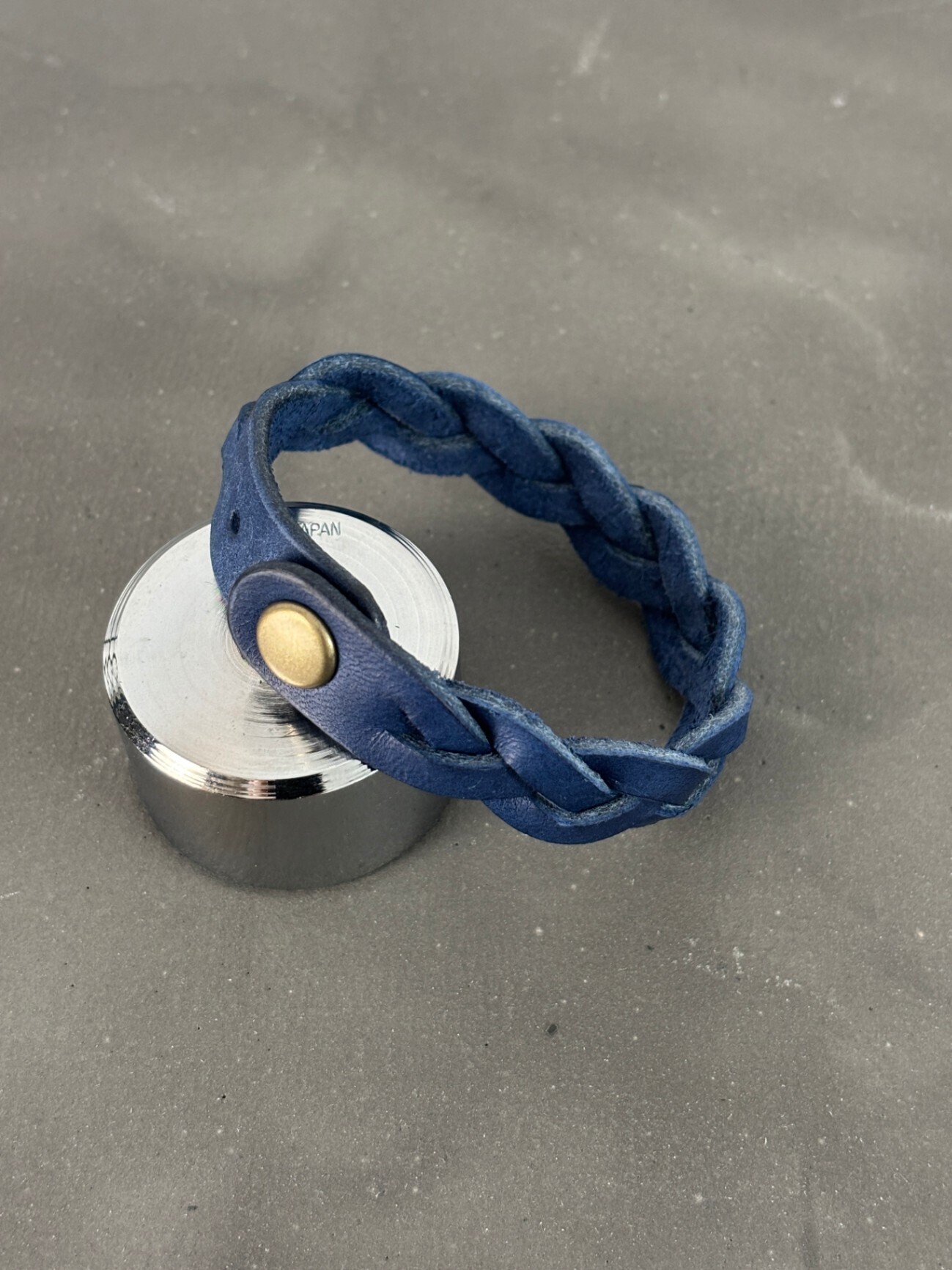 【ハンドメイド】イタリアンレザー　三つ編みブレスレット（ネイビー）