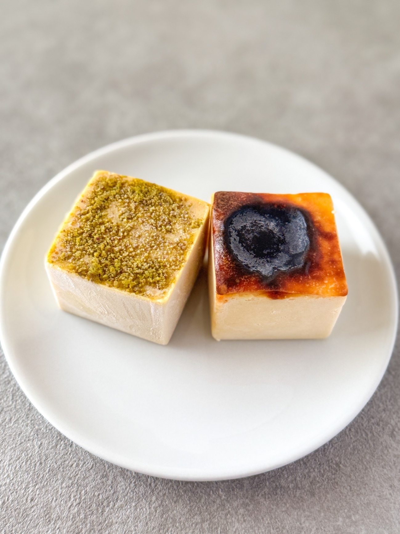 【バスクチーズケーキ2種4個セット】 ポコチーオリジナル、ピスタチオ 2種類セット