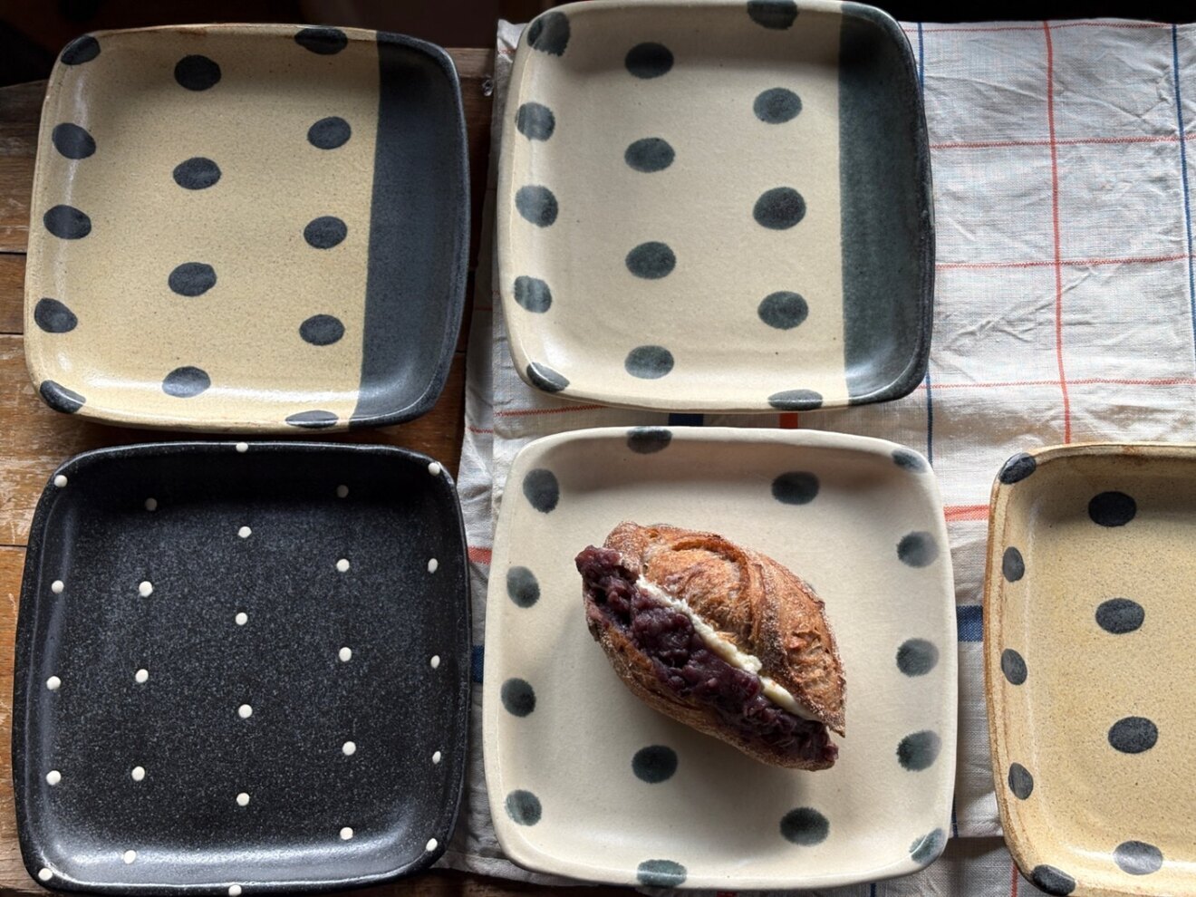 パン皿　ドット柄　白マット釉