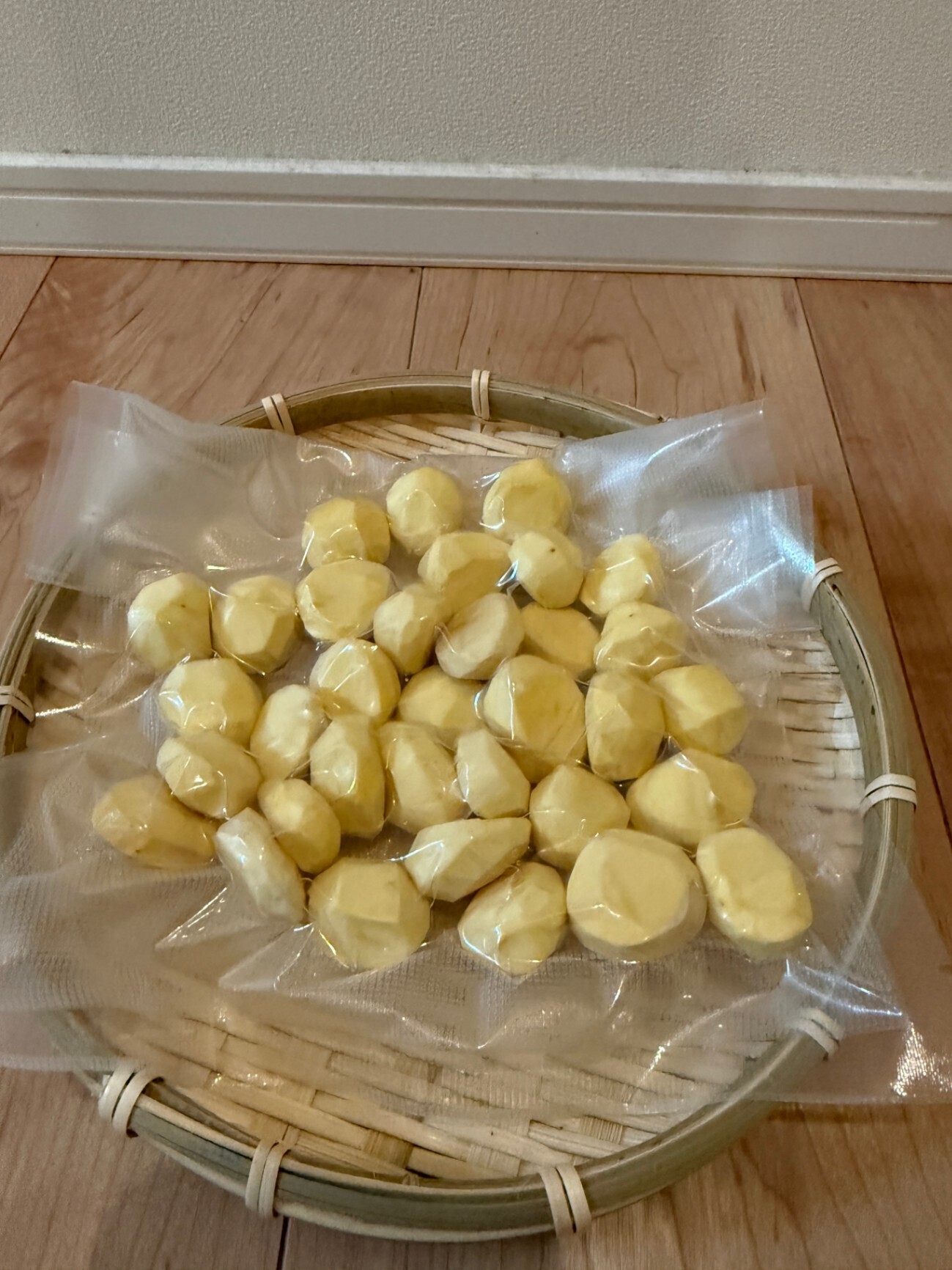 【秋の味覚】愛媛県産　生むき栗　完全無農薬 約400g 真空パック 米寿の祖母が手剥き