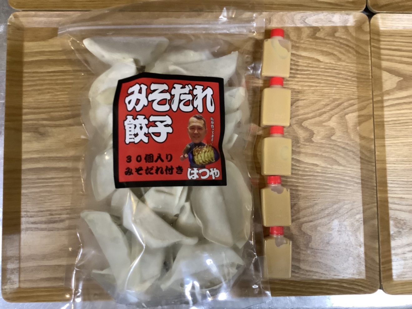 【神戸発】みそだれ餃子はつや 冷凍生餃子 30個入り (にんにく無し)