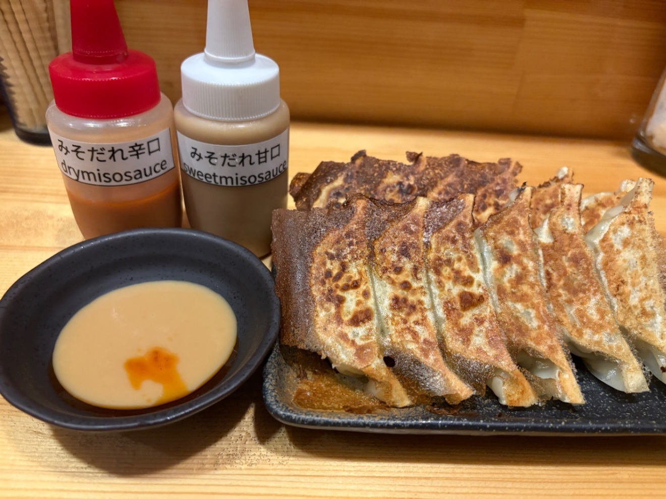 【神戸発】みそだれ餃子はつや 冷凍生餃子 30個入り (にんにく無し)