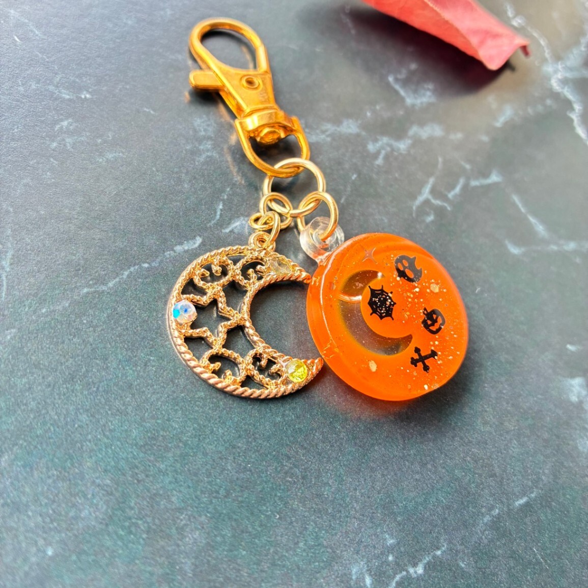 ハロウィンナイト バッグチャーム キーホルダー かぼちゃ おばけ 三日月 レジン ハロウィン
