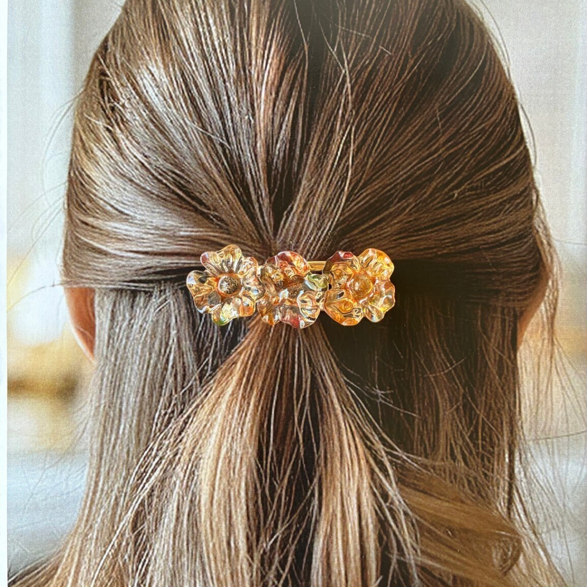 ヘアクリップ レジン 花 髪飾り 秋 紅葉 べっ甲風 ブラウン まとめ髪
