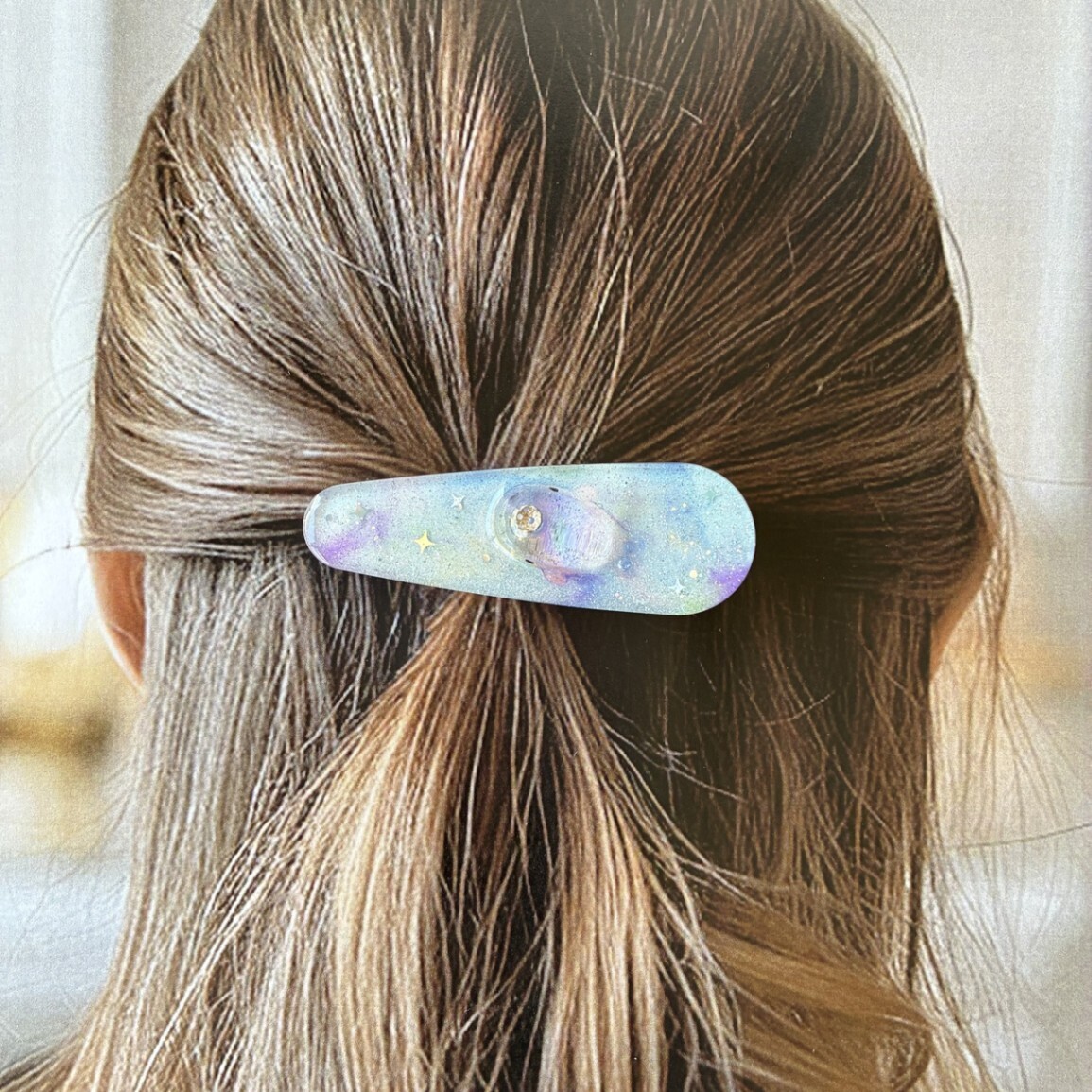 銀河を泳ぐ くじらの王冠 ヘアクリップ レジン 髪飾り 宇宙 星空
