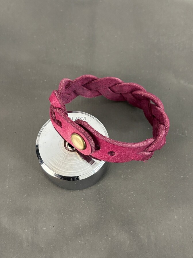 【ハンドメイド】イタリアンレザー　三つ編みブレスレット（パープル）