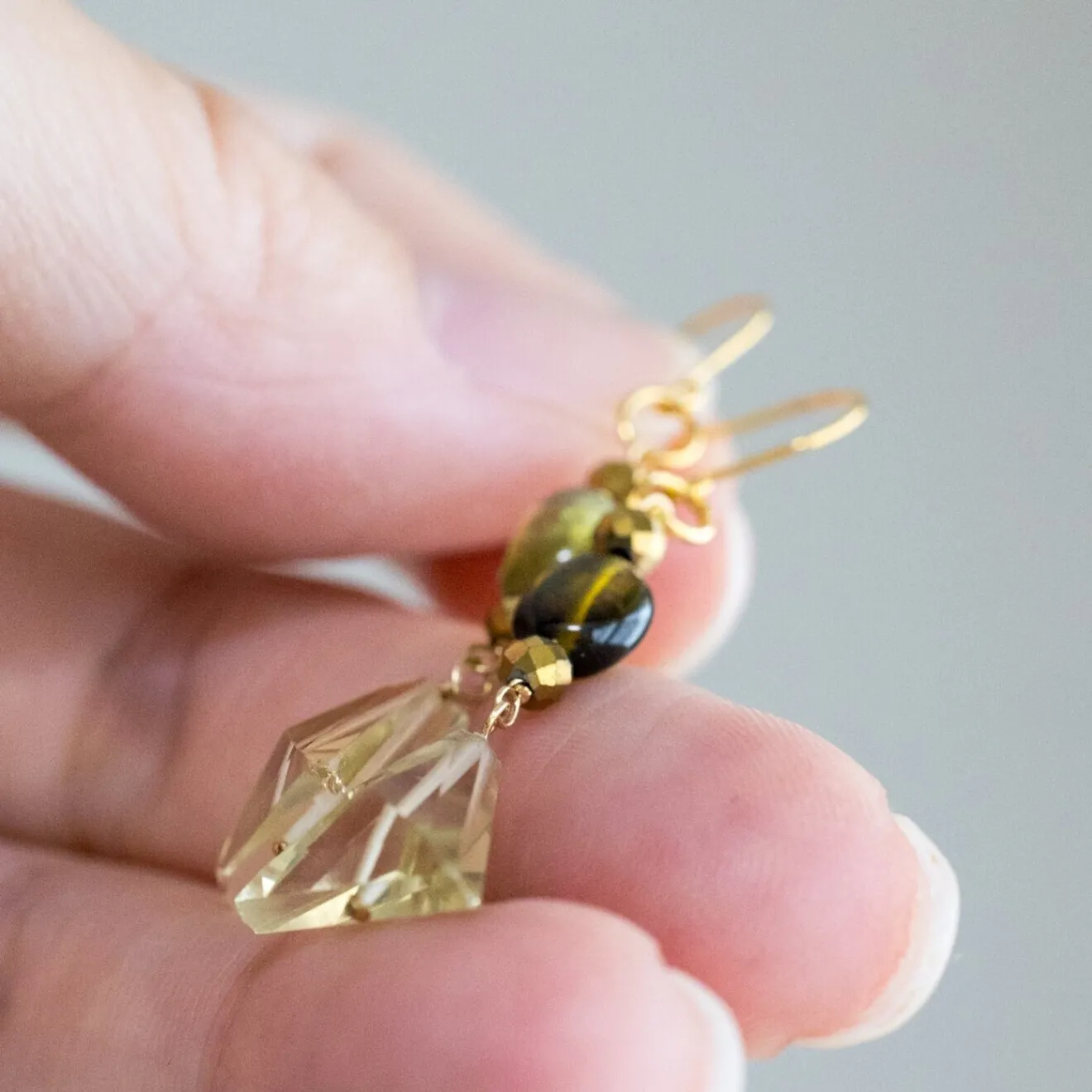 【ハンドメイド】レモンクォーツ トルマリン 三角ピアス 個性派