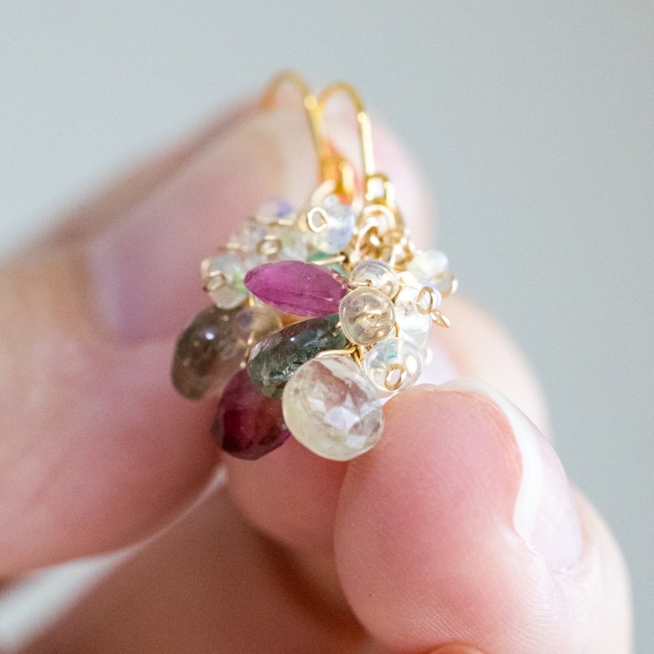 【ハンドメイド】トルマリン オパール 揺れるピアス【戯れシリーズ】