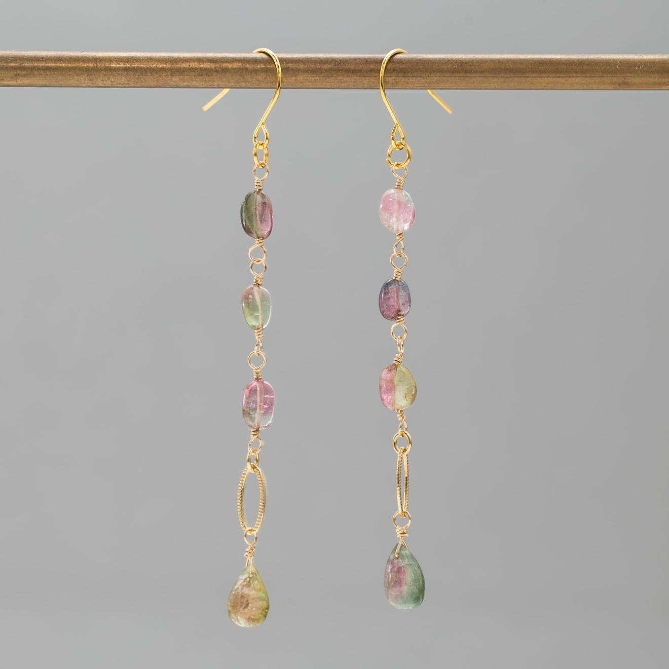 【ハンドメイド】バイカラートルマリン ロングピアス 縦揺れ