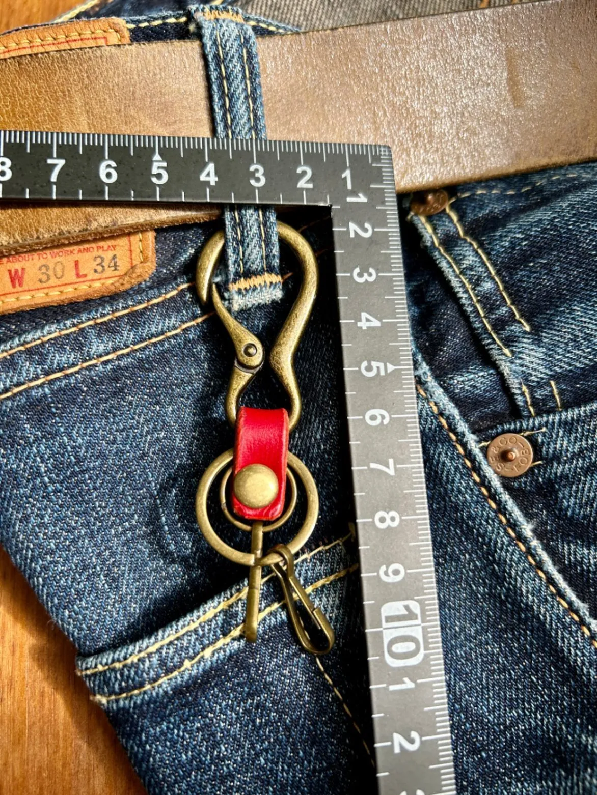 【ハンドメイド】本革 × アンティーク調カラビナキーリング（赤・小サイズ）