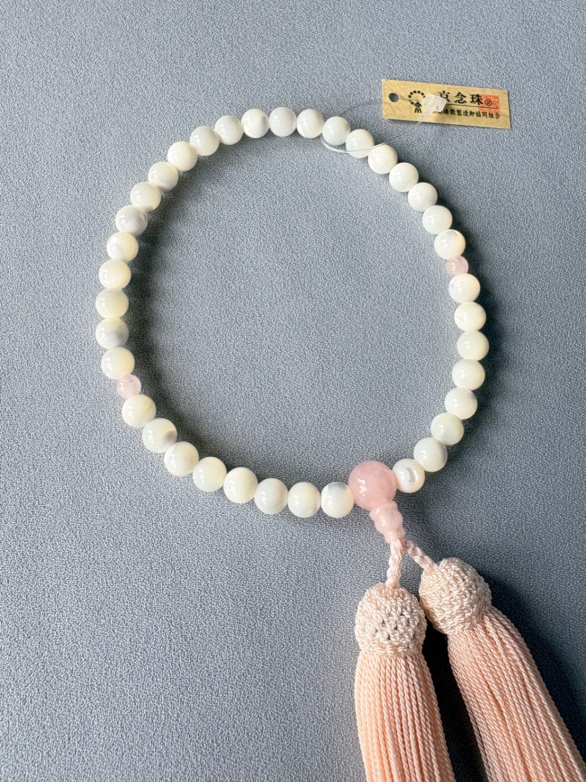 御数珠（念珠）全宗派対応　女性用　片手念珠　蝶貝　紅水晶仕立　正絹頭房/木箱入