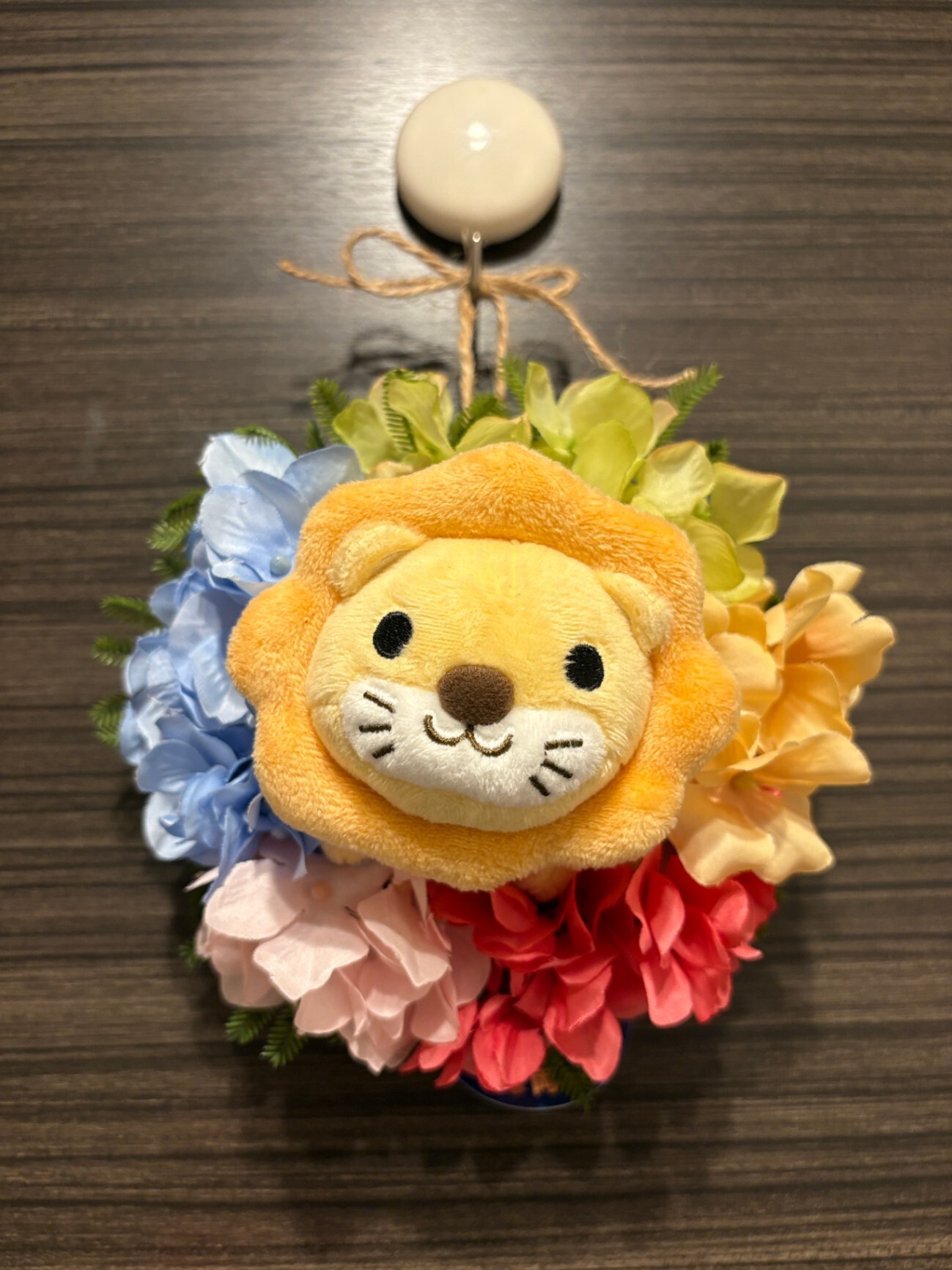 五つの力のカラーリース🌈　　　　　　　　　　　　　　　　　　　　　学長ライオンぬいぐるみも飾れます🦁