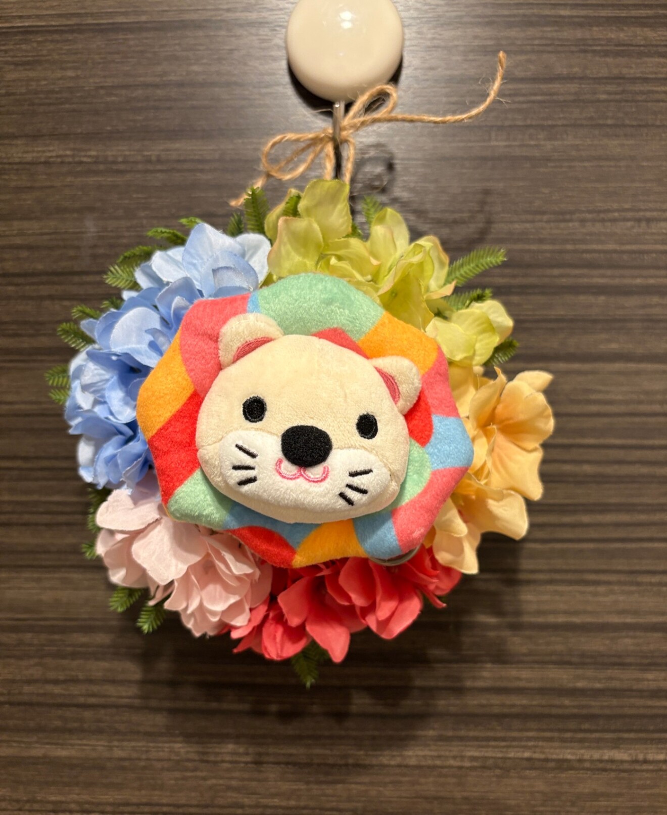 五つの力のカラーリース🌈　　　　　　　　　　　　　　　　　　　　　学長ライオンぬいぐるみも飾れます🦁