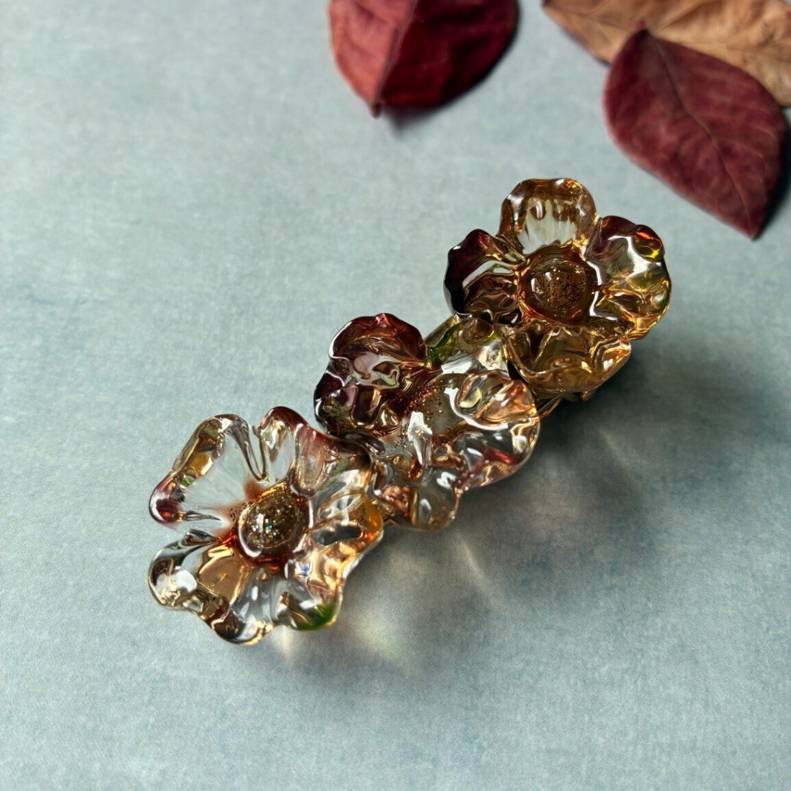ヘアクリップ レジン 花 髪飾り 秋 紅葉 べっ甲風 ブラウン まとめ髪
