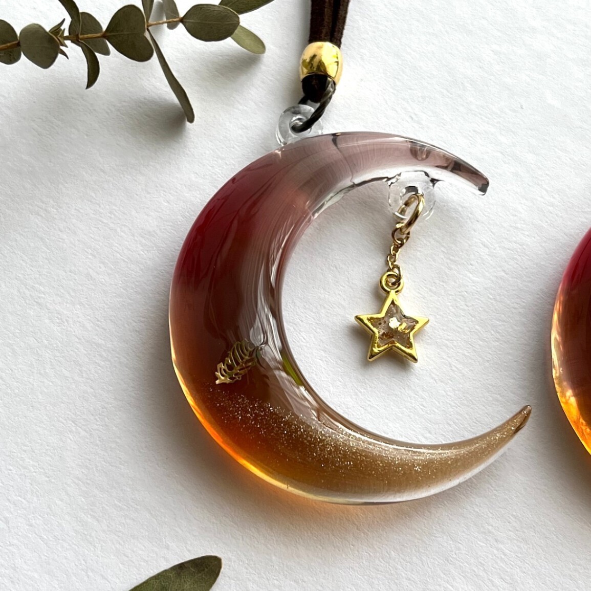 月夜のしずく 〜Luna Drops〜 金の星がゆれる三日月のネックレス