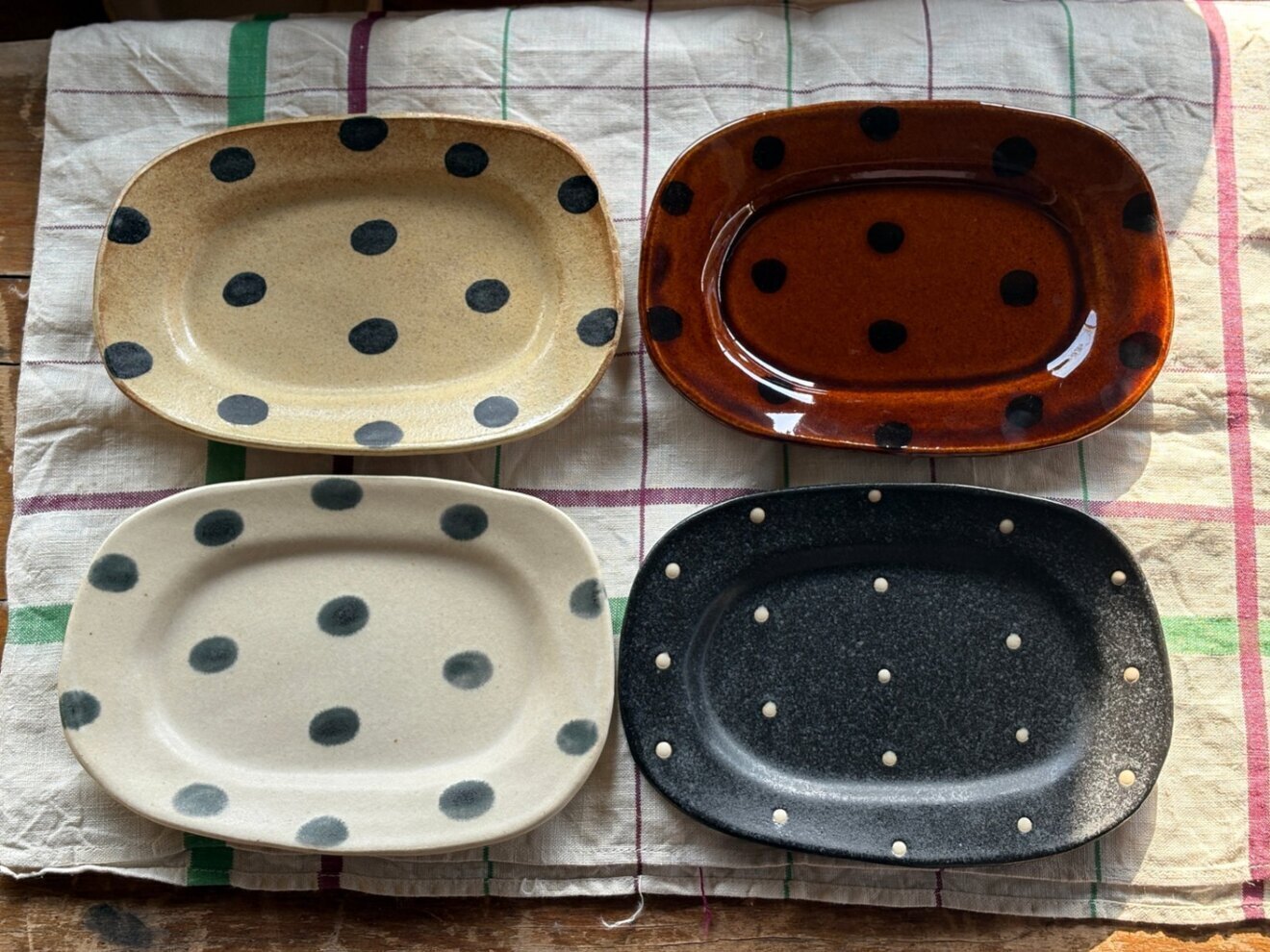 パレット皿　カンパネラ ゴマ（小ドット）


