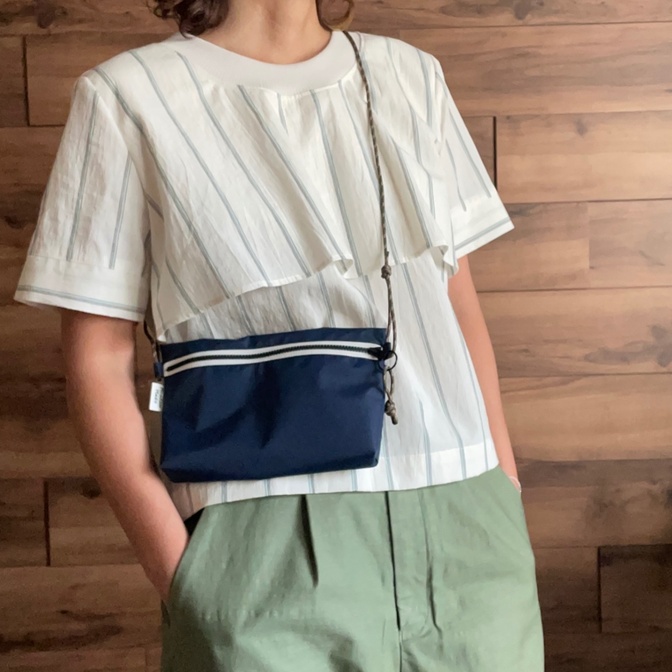 【撥水防水】5つのポケット☆コンパクトで軽量☆サコッシュ/ネイビー