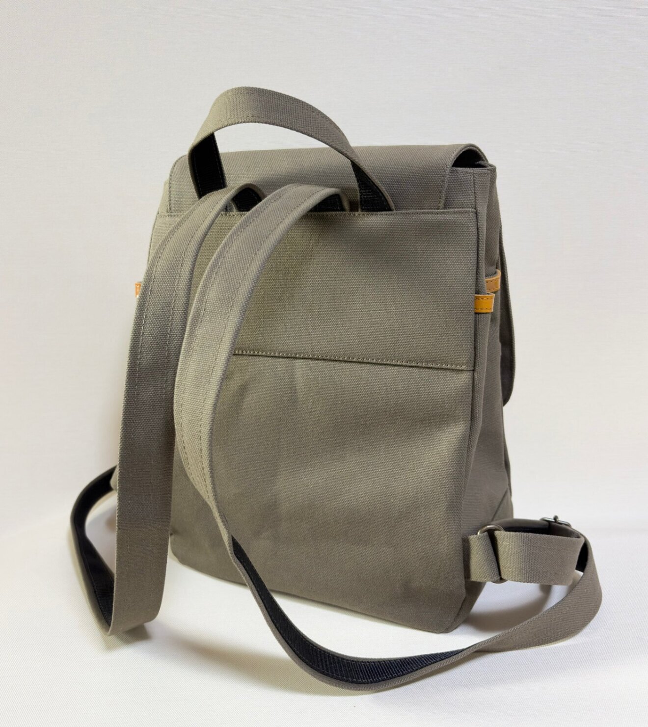 帆布×牛革のフラップリュック｜オールドカーキ｜13インチPC収納