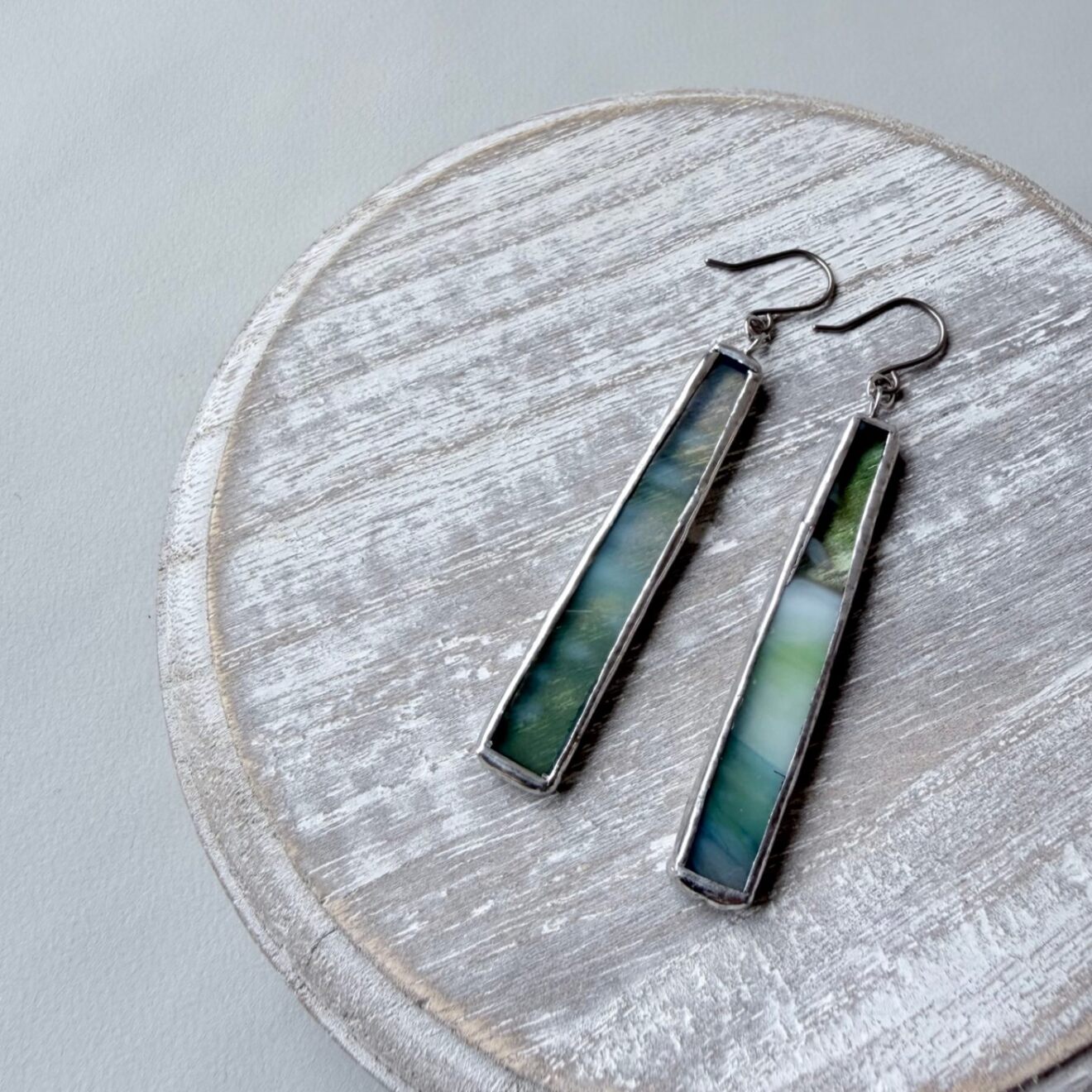 Pale Line｜ステンドグラスピアス
【ハンドメイド】
