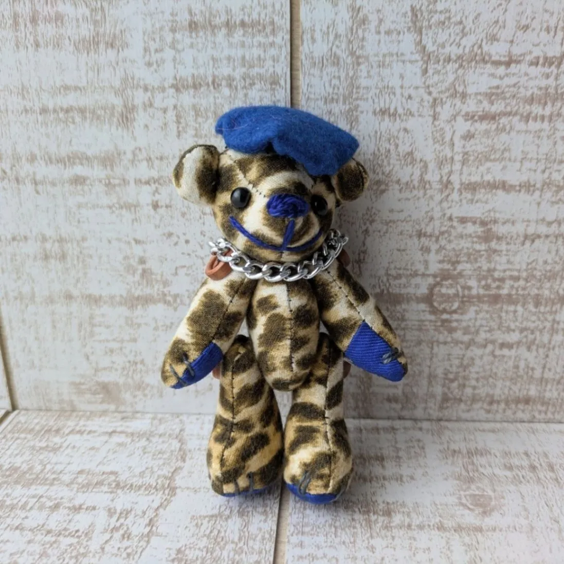 ヒョウ柄テディベアブローチ（１０ｃｍ）