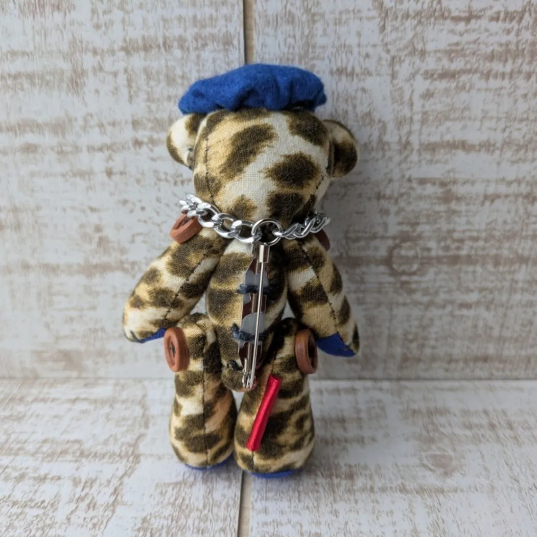 ヒョウ柄テディベアブローチ（１０ｃｍ）