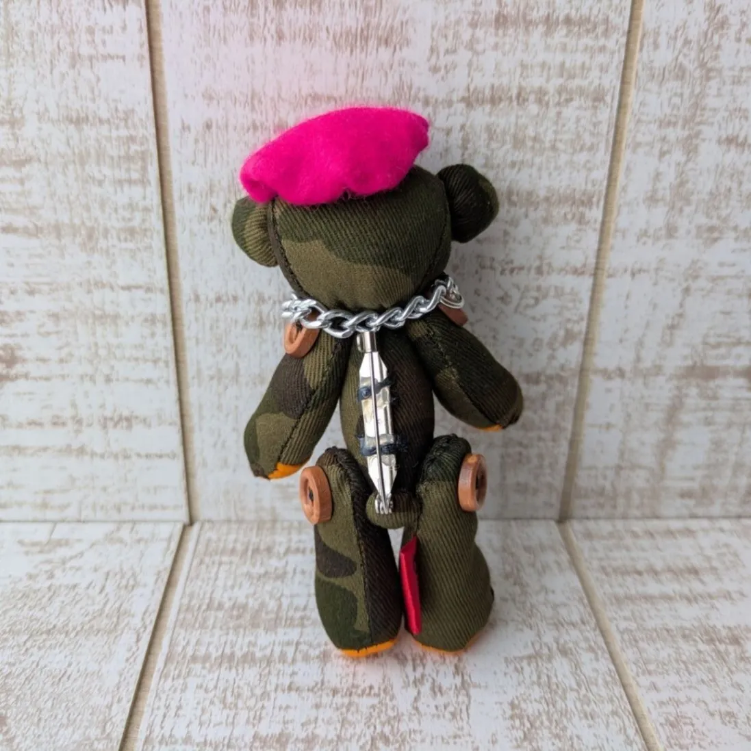 カモフラ柄テディベアブローチ（１０ｃｍ）